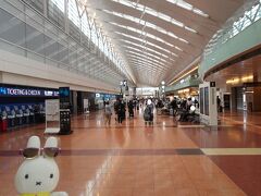 北海道在住のシンさんの所へ行くときにＡＮＡやAIRDOを利用する馴染みあるターミナル。
「海外行くんじゃないの？」と相方が「？」状態でいるようですが、ここで良いんです！