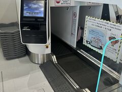 京成を使って成田空港到着。早すぎて、まだカウンターが開いていなかったので、初めてのセルフチェックイン。やり方が良くわからなくて、結果的に全部スタッフの方にやって頂きました。全然セルフじゃ無い（笑）