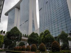 18年振りのシンガポールでどこに行きたいかと言えば「マリーナ地区」

当時なかった「ガーデンズバイザベイ」を観たいのでマリーナベイ・サンズを目指します。