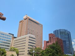 ANAクラウンは採光の場所と格式です。チェックインします
