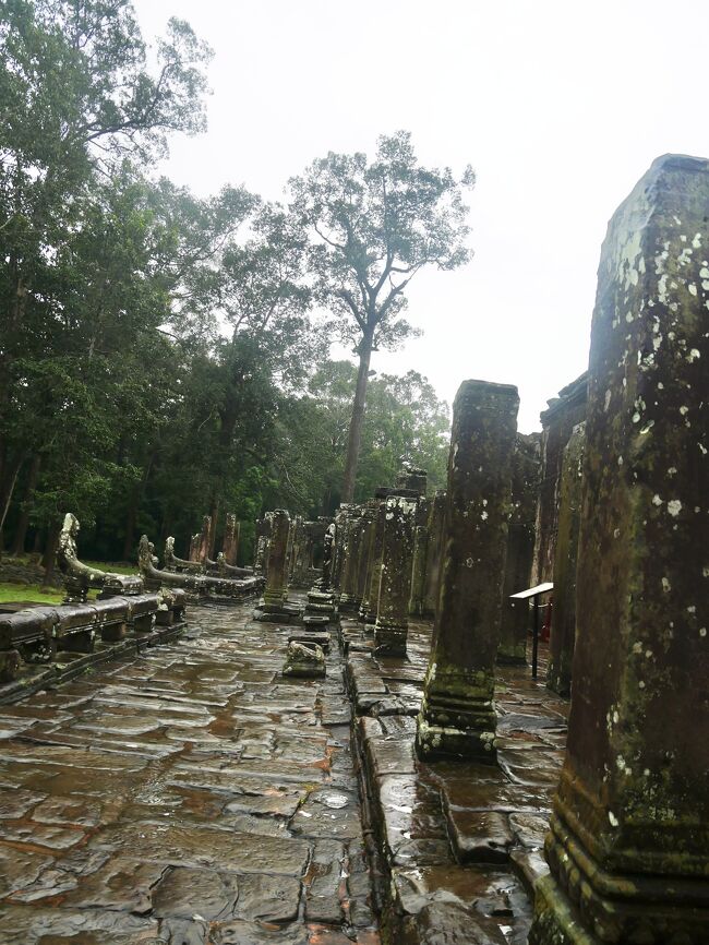 よく見たら分かるかな…というくらいの<br />レリーフです