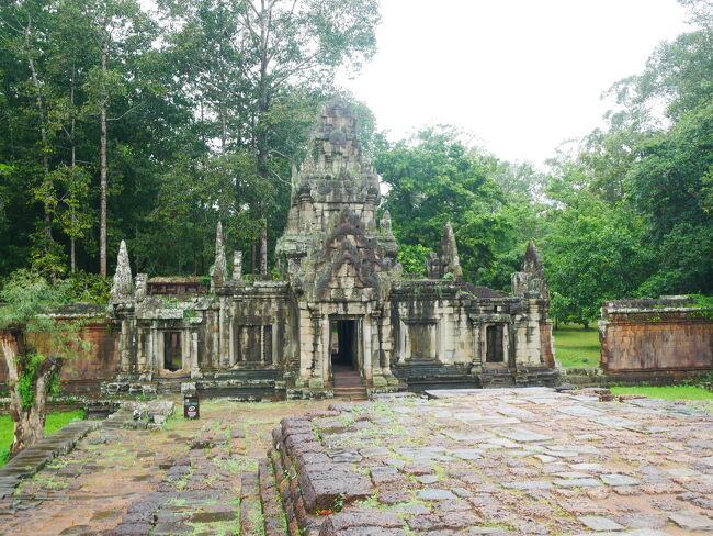 ピミアナカスを見てくると、<br />ちょうど裏からテラスを登ってくる<br />ルートになります。