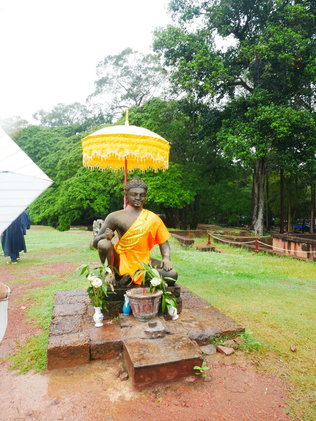 本物はプノンペンの美術館に<br />あるそうです。<br /><br /><br /><br />続く。