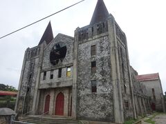 フリーチャーチ・オブ・トンガ（王家の墓の前のゴシック風の目立つ威厳のある教会）