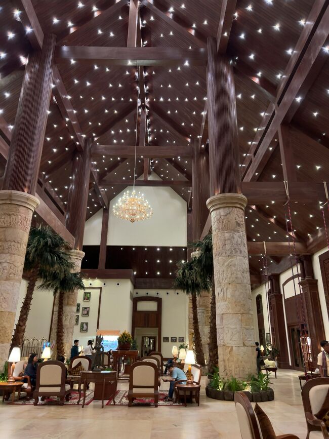 キャリーはバスとは別の車で<br />空港に運んで下さったので、<br />お買い物に必要なものだけ持って<br />バスの中へ。<br /><br /><br />最後はオールドマーケットでの<br />ショッピングでした?️<br /><br /><br />衣食住なんでも揃います！！<br /><br />特に女性の喜ぶお土産はたくさん買えると<br />思いますよー！<br /><br />ナチュラルな石鹸等のコスメや、<br />かわいいキッチン雑貨のお店、<br />調味料のお店、安い洋服のお店などなどラブ<br /><br /><br />ただ、あちこちの店で<br />同じ商品が並んでいるのと、<br />値段がついていないものが結構あるので、<br />お店の人と交渉は必要です。<br /><br />どの店員さんも英語か簡単な日本語が通じるし、<br />そんなにしつこくないので、<br />買い物はしやすいです。