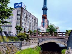 二条市場からテレビ塔はすぐそこ。