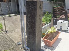 御番所町の慈恩寺道石像道標