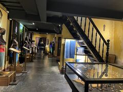 口コミを見て良さそうだった、無料のギャラリーに来た。衣装の展示が多くて映像も鑑賞できたり、見応えがあった。クーラーも効いているので、休憩にも良い。旧市街の外れにあるので、徒歩移動の場合は少し辛いかも。