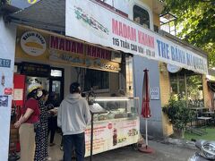 バインミーの有名店のひとつ、マダムカーンに朝食を買いに来た。