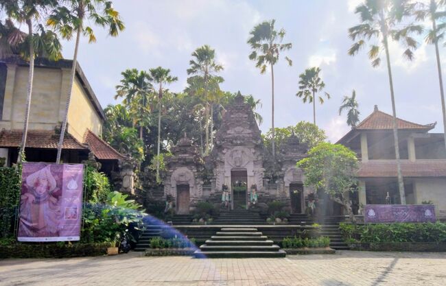 プリ・ルキサン美術館横に出た。<br /><br />