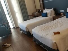 ミーケビーチ目の前のハイアンビーチリゾートホテルに泊まりました。４泊で予約したんだけど、ホテル側がかってに5泊にしたので夫と揉めました( ｀д´)
エアトリに確認しましたが、嫌ならホテルを替えてって話になりなんだかなぁ