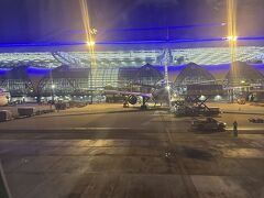 夜の空港は、何か好き。