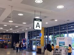 シドニー国際空港到着！
友達とは現地集合です。
ゲートがAとBがある事を知らず少しさまよいました笑