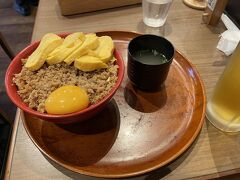 園この後バンテリンで野球観戦

少し早めの夕食を金シャチ横丁の義直ゾーン「鳥開総本家」でとった

＊名古屋コーチンそぼろ丼1190円