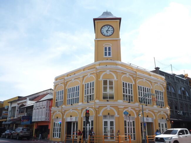 ■□■　3月31日【プーケット1日目】<br />□■□　プーケット・オールドタウン<br />■□■　時計塔<br /><br />ランドマークの時計塔に到着。