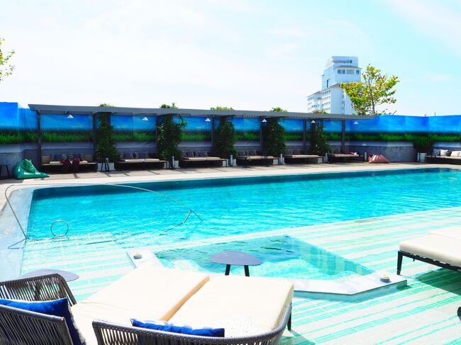 ■□■　4月1日【プーケット2日目】<br />□■□　コートヤード・プーケットタウン<br />■□■　プール<br /><br />で、朝食後はプールへ。<br />前回来たときは時間がなかったんで利用しなかったんだけど、今回は午前中とくにすることないんでプールサイドでのんびりします。