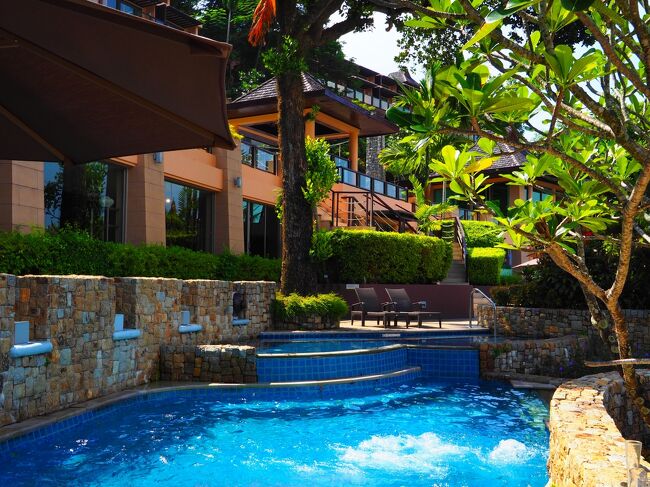 ■□■　4月3日【プーケット4日目】<br />□■□　ウェスティン・スィレイベイ<br />■□■　ホライズン・プール<br /><br />朝食の写真はすでに載せてるんで<br />マンゴー食べまくり～～<br />とだけ言っとくね（汗）<br />で、食後の午前中は<br />プールでまったり(^_^)v