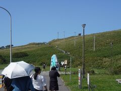 そして、昼飯を食べて落ち着いたところで、神威岬に到着。
