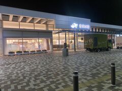 毎年恒例になっているフルーツ狩りの修行。
今回はさくらんぼ狩りに向かいます。

23時頃家を出発し、渋滞もなく東北道へ。
まずは佐野サービスエリアで休憩します。
当然深夜なので、お店は数店舗営業中の他、お休みになられてる車も多数。

深夜のドライブって深夜寝てる時間に起きてるワクワク感があり、好きなんですよね。
今回も旅のお供はFMYokohama。
埼玉越えてもクリアに聞こえるのすごいよね。