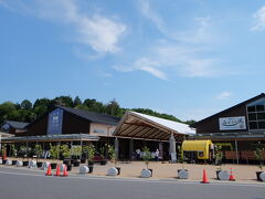 道の駅「かさま」
施設が新しいため産直品・お土産の売り場が洗練されており，「売り」が明確なフードコートもすっきりとしていました。