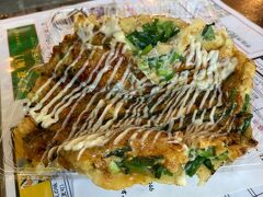 　東九州道を通って宇佐神宮に行きました。神橋が架かる寄藻川に大きな鯉や亀が泳いでいたのを見て、北海道にはない風景だったので驚きました。仲見世通りでねぎ焼きを食べ、宇佐飴などのお土産も購入しました。
