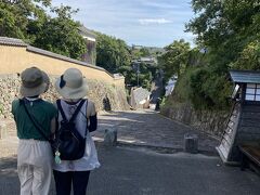　杵築市のサンドイッチ型城下町「酢屋の坂」にも立ち寄りました。