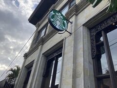 ウブド王宮の近くにはみんな大好きスタバもあります！ウブド限定のマグカップを狙ってきたのですがまさかの完売。やっぱり人気なんだなー。