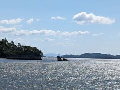 天気も良く水面がキラキラ！
松島湾に浮かぶ数々の島を解説付きで眺めることができました。