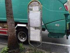 那覇バス　バスターミナル前停留所
ここから識名園に向かった。
那覇バスターミナルの目と鼻の先にあるが、このバス停で止まるバスはバスターミナルには立ち寄らないらしい。
よって、バスターミナル内にこのバス停の路線の案内は無い。
微妙にややこしい。