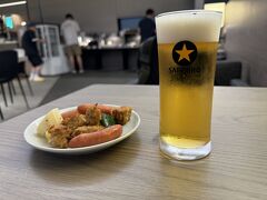 出国はすんなり、待ち時間なくて良かった。

ここは、ｐｐが使えるラウンジ
出発前のビールがぶ飲み