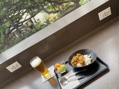 保安ゲートはいつも通り混んでましたー。サクララウンジでひと休みして帰国の途へ。