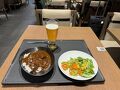 ８：３０　下の階で軽めのお食事（離陸1時間後には普通の食事が提供されるので）その後上の階へ移動して10：00までソファーでゆったりと