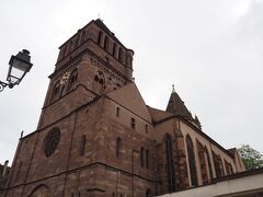 サン・トマ教会から見学です。
本日日曜日の午前なのでミサをしています