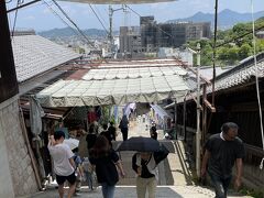 なんだかんだで、12時前には金刀比羅宮近くの駐車場に到着。
まあ７時間ほどかかりましたね。

ここからは元気に参道の石段を登っていきます。
