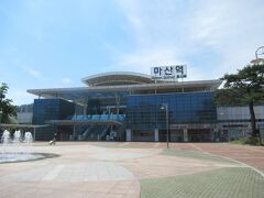 馬山駅まで歩いて10分程なので翌日の移動の為に鉄道の時刻表を確認したり、周辺の宿の状況を確認しました。