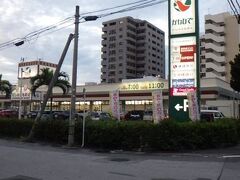 タウンプラザ かねひで　にしのまち市場
沖縄のローカルなスーパーマーケットチェーン。
広い店舗だったが、これでも小さい方だとか。