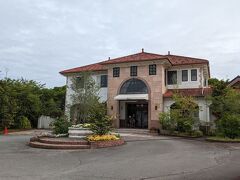 高速を降りて向かったのはブランカスイーツガーデン
真珠貝（あこや貝）の形をしたマドレーヌ　
シェル・レーヌが有名なお店
伊勢茶やあおさなどいくつかの味を買いました