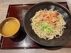 お腹が空いていたので
まずは福井名物　越前おろしそば！
いつも食べるざる蕎麦とは違い
おろしつゆをかけて食べました。
大根おろしの辛さが丁度よくて
あっさり美味しい！
