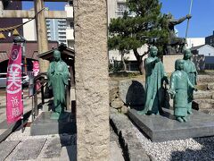 柴田勝家とお市の方、その娘3姉妹の銅像がありあました。
美祈願と書いていたので、綺麗になるようにしっかりお参りします。
この神社の裏に勝家とお市の方の辞世の碑がありました。