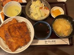 たくさん歩いたので
夜ご飯も福井名物ソースカツ丼を食べに行きました！

大きなソースカツが3枚も入っており
ソースが濃すぎずめっちゃ美味しかったです。
味噌汁も味が丁度良かったです！