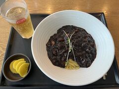 まずは仁川でお昼ごはん。
韓国は一年以上行ってない。。涙
ジャジャン麺いただきまーす。
