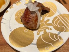 永平寺の後は、暑すぎたので
だるまプリンでプリンアイスを食べ(写真撮るの忘れてました)金沢へ向かいました。
夜ご飯は金沢駅の近くにあるもりもり寿司！
能登牛やのどぐろのお寿司を頂きました。
ネタが大きく満足です！