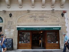 メインストリート「リパブリック通り」に戻ってきました。
ここはヴァレッタで有名なカフェ「Caffe Cordina」です。
1837年コスピクアにオープンしたカフェですが、1944年に首都ヴァレッタの中心地に移転してきたという老舗カフェです。