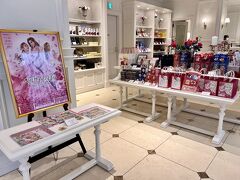 １階のアルモニーへ。

ベルばらコーナーが出来てました(*ﾟ∀ﾟ*)