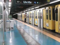 ▽ダンテ駅

1号線でヴァンヴィテッリ駅からダンテ駅まで戻って来た。