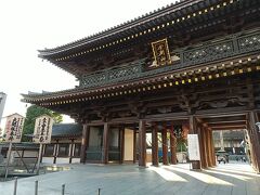 それでは拝観　大山門をくぐります