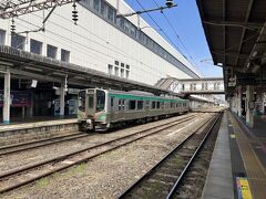 今日も磐越西線は2両。ただし乗るのは15分ほどなので着席は諦めます。