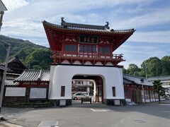楼門　

佐賀出身の建築家・辰野金吾が設計した楼門

辰野金吾は東京駅舎の設計者として有名