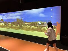 VSパークで子どもたちを遊ばせます
博多に寄港するということで、ガイドブックとか調べたんだけど、大宰府や宮地獄神社、宗像大社などは、微妙に遠い上、うちの子たちが「つまんな～い」と言うのが分かりきっていて、なかなか行く場所が決まらず。
屋外のアスレチック、シー・ドラグーンや、チームラボフォレストも気になったんだけど、事前予約も不要で天候に左右されないVSパークになりました。

