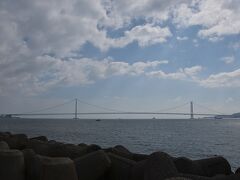 海岸に出ました。明石海峡大橋です。
